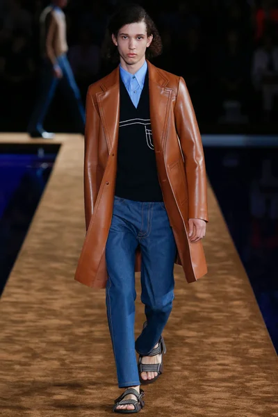 Look 17
